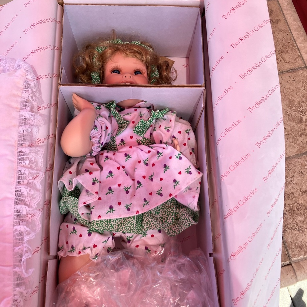 Hamilton Collection Shannon Doll - Picture 4 of 8